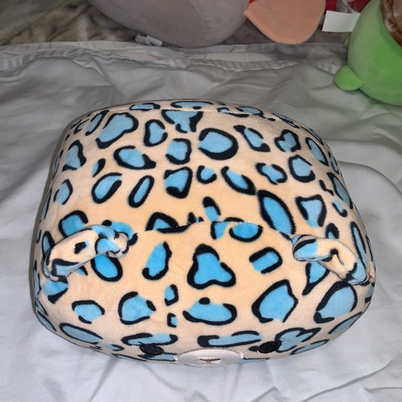 Blue and Beige Leopard Stackables Squishmallow - Picture 3 of 3